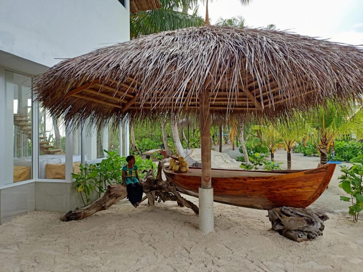 Magoodhoo Island Life Maldives Retreat & Spa מראה חיצוני תמונה