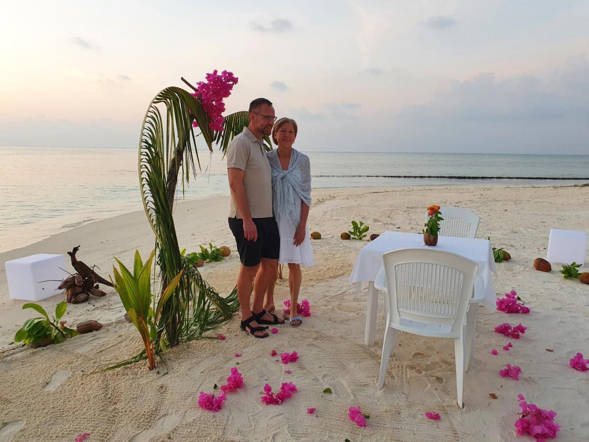 Magoodhoo Island Life Maldives Retreat & Spa מראה חיצוני תמונה