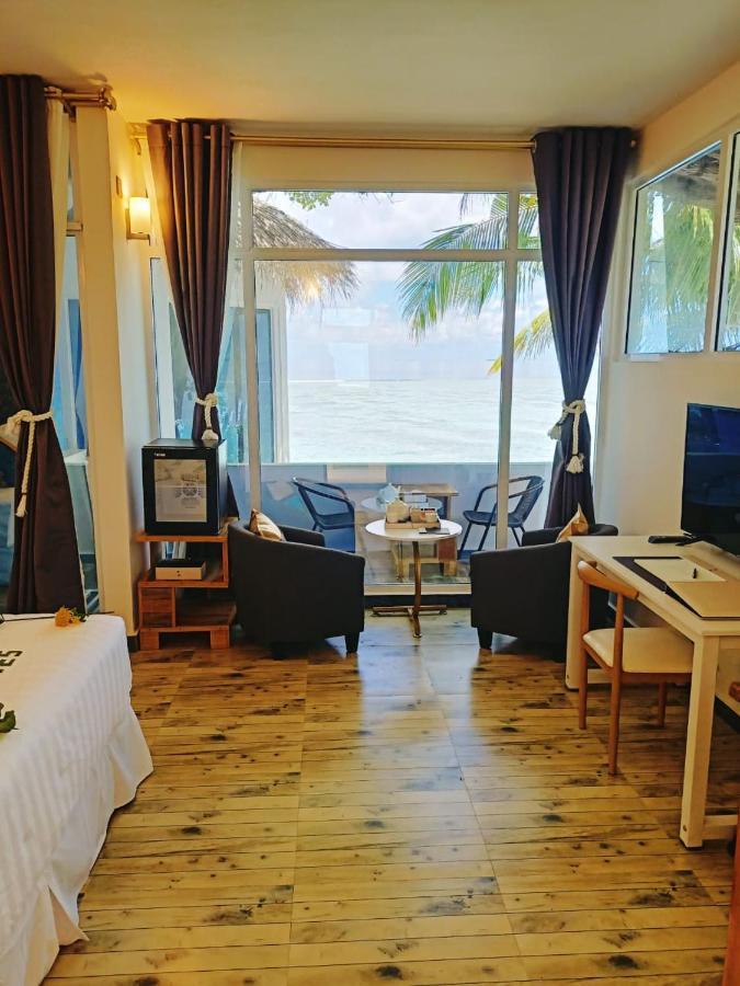 Magoodhoo Island Life Maldives Retreat & Spa מראה חיצוני תמונה