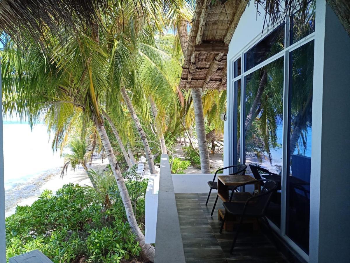 Magoodhoo Island Life Maldives Retreat & Spa מראה חיצוני תמונה