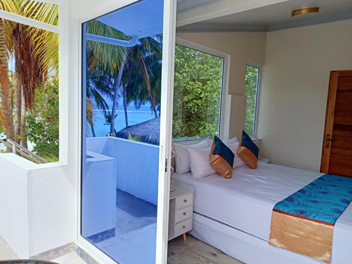 Magoodhoo Island Life Maldives Retreat & Spa מראה חיצוני תמונה
