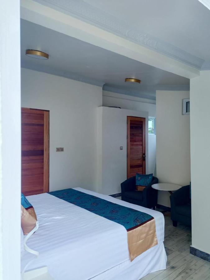 Magoodhoo Island Life Maldives Retreat & Spa מראה חיצוני תמונה