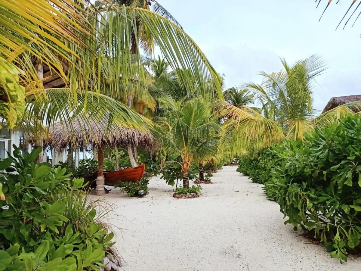 Magoodhoo Island Life Maldives Retreat & Spa מראה חיצוני תמונה
