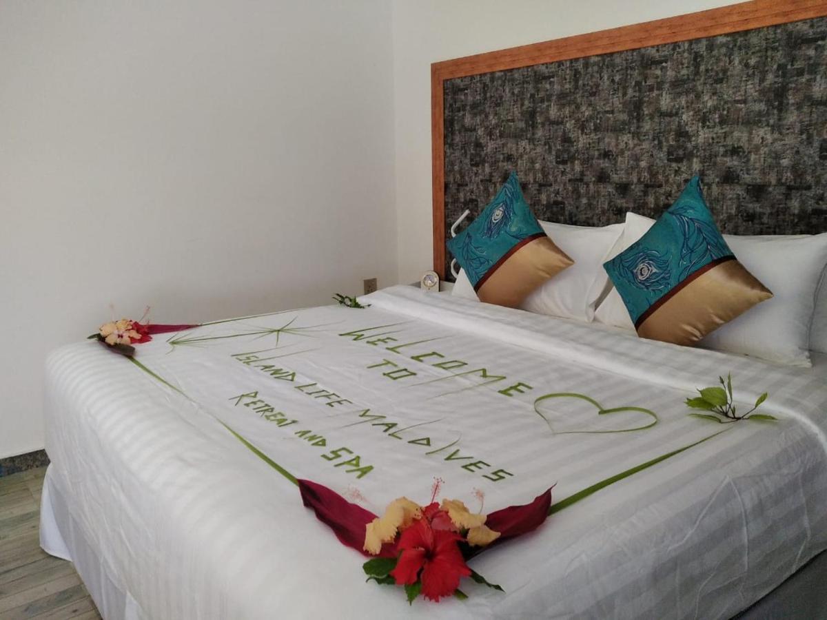Magoodhoo Island Life Maldives Retreat & Spa מראה חיצוני תמונה