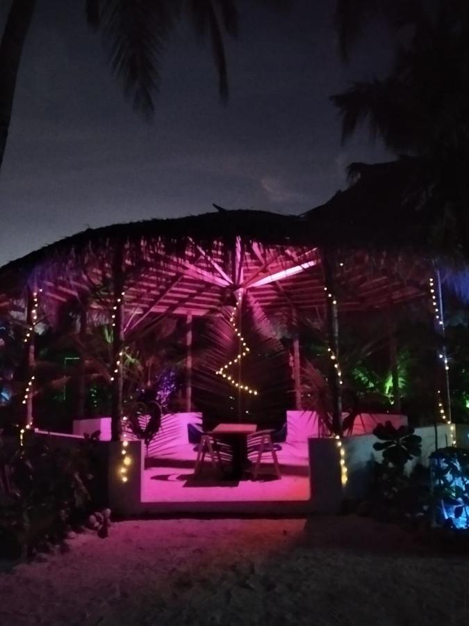 Magoodhoo Island Life Maldives Retreat & Spa מראה חיצוני תמונה